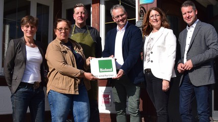 Romantik Berghotel Astenkrone erhält Bioland-Partnerschild