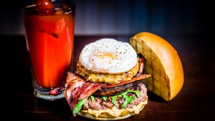Burger und Getränk