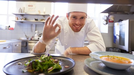 Ein Koch in einem Restaurant