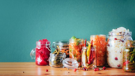 Lebensmittel auf einem Tisch