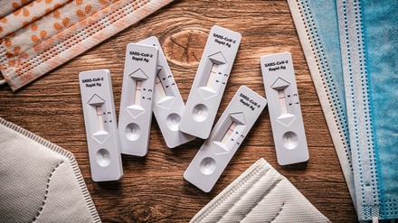 Corona-Schnelltest und OP-Masken