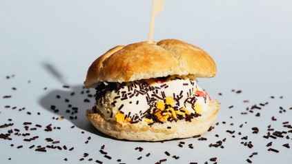 Vanilla ice cream burger