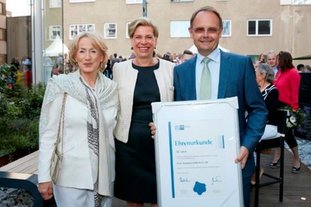 Hotel-Eigentümerin Engelke Schümann, Hoteldirektorin Evelyn Schönherr-Knaak und Stellvertretender Hauptgeschäftsführer der IHK Berlin, Christian Wiesenhütter