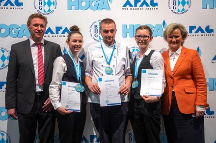 Drei junge Gastronomen dürfen sich für ihre Auszeichnung ganz besonders freuen.: Melanie Ledermüller, Silvio Petras und Amanda Hergl