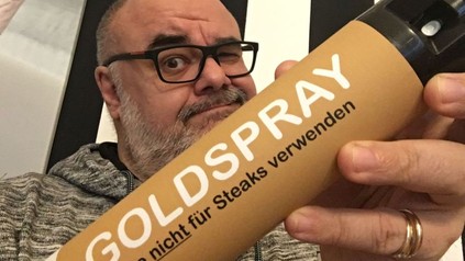 Alois Gmeiner mit einem Goldspray