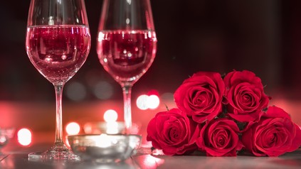Zwei Gläser Rosé-Wein