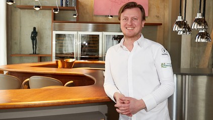 Sternekoch Kevin Fehling in seinem Restaurant The Table