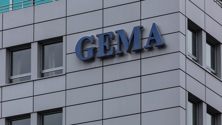 Schriftzug am GEMA-Sitz in Berlin