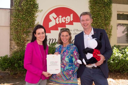 Im Bild v.l.: Sabrina Reichl (Verkaufsprojekte Gastronomie), Mag. Andrea Prantl (Leiterin Spendenbüro St. Anna Kinderkrebsforschung) und Ralf Teufl (Verkaufsleiter Gastronomie Wien und NÖ)