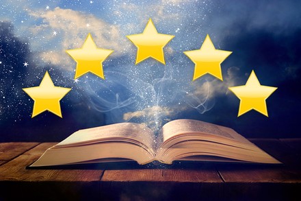 Ein offenes Buch mit 5 Sternen darüber