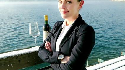 Businessfrau mit verschränkten Armen