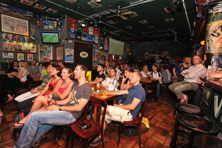 Fans beim Public Viewing in der Münchner Kneipe ‚Das Stadion‘ während der Fifa Fußball WM 2011 der Frauen