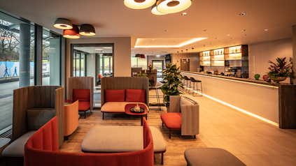 Die Lobby des Loginn Hotel Stuttgart Zuffenhausen (Foto: © Achat Hotels)
