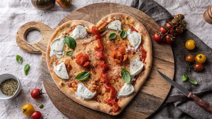 Herzförmige Pizza
