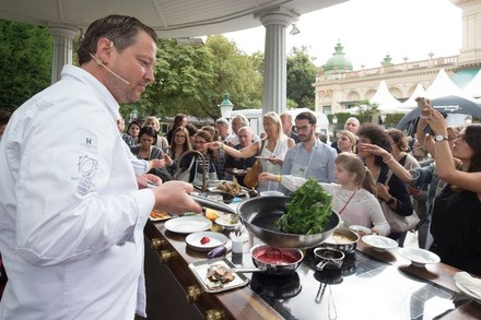 Andreas Döllerer beim Kochen