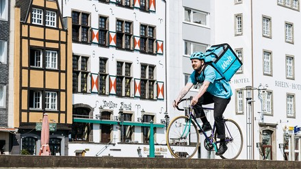 Wolt Lieferdienst auf dem Fahrrad