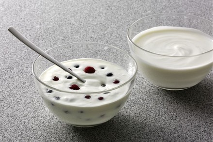 Naturjoghurt in Schüssel