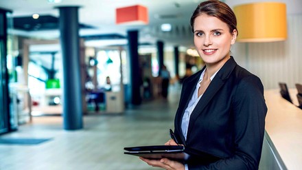 Das IST-Studieninstitut vergibt ein Stipendium für die Weiterbildung zum/zur „Hotelbetriebswirt/-in“. (Foto: © IST)
Weiterbildung zum/zur „Hotelbetriebswirt/-in“