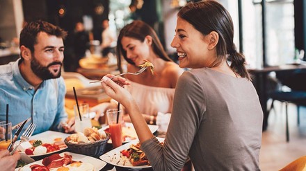 Die Gastronomie sollte sich auf ein geändertes Konsumverhalten ihrer Gäste einstellen: Regionale Spezialitäten, fleischlose Alternativen zum Fleisch und eine flexitarische Ernährung rücken 2023 in den Fokus. (Foto: © djile/stock.adobe.com)
Die Mehrwertsteuersenkung auf Speisen bleibt.