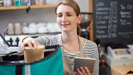 Die Themen Verpackung, Vorbeugung vor Lebensmittelverschwendung und Tierwohl sind im Trend. (Foto: © Daisy Daisy/stock.adobe.com)
Nachhaltigkeit in der Handelsgastronomie.