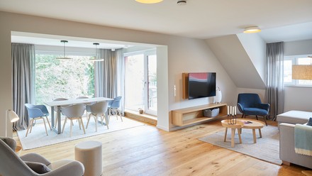 Wohnqualität und individueller Service machen Bades Huk zu einem zweiten Zuhause inmitten einer besonderen Naturkulisse. (Foto: © Bades Huk)
Hotelzimmer Bades Huk