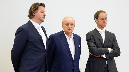 Heute soll das Urteil fallen: Wird Alfons Schuhbeck im Gefängnis landen? (Foto: © picture alliance/dpa | Matthias Balk)
Alfons Schuhbeck vor Gericht