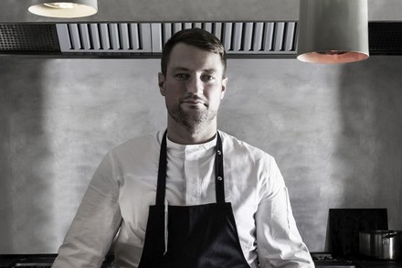 Der Niederösterreicher Sebastian Frank wurde in Madrid zum aktuell besten Koch Europas gekürt. (© Whitekitchen)
Sebastian Frank