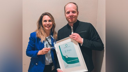 In der Kategorie Recruiting landete Aramark nun mit seiner Offensive zur Gewinnung neuer Aushilfskräfte auf dem 2. Platz. (Foto: © Aramark)
Aramark bekommt den Hospitality-HR-Award verliehen.