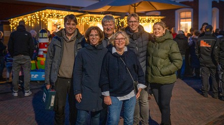 Die Familie hinter dem Inselzauber (v. l.): Jan-Hendrik Hüppe, Neele Benken, Michael Hüppe Gesche Hüppe, Sören Hüppe und Partnerin Laura Krekler (Foto: © Insellust Resort Borkum)
Familie Benken/Hüppe