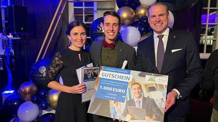 Nach dem Abitur und einem Freiwilligen Sozialen Jahr in Südfrankreich entdeckte Linus Doufrain seine Leidenschaft für das Gastgewerbe. (Foto: © Selektion Deutscher Luxushotels)
Linus Doufrain sicherte sich den zweiten Platz beim „Azubi-Contest“.