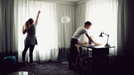 Reinigung, Hygiene und Desinfektion sind in der Hotellerie derzeit so wichtig wie noch nie. (© HotellerieSuisse)
Imagebild Housekeeping