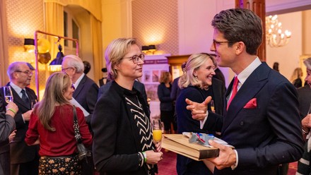 Oberbürgermeisterin Katja Wolf mit Geschäftsführendem Gesellschafter Jan-Phillip Miller (Foto: © Tobias Kromke)