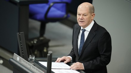 Bundeskanzler Olaf Scholz sieht das Paket mit Energiepreisbremsen und Unternehmenshilfen als „Doppelwumms“ an. (Foto: © picture alliance/dpa | Kay Nietfeld)
Olaf Scholz