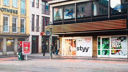 Frische Zutaten und überraschende Kreationen sowie eine transparente und nachhaltige Arbeitsweise – tastyy will beweisen, dass diese gastronomischen Anforderungen auch bei einem Döner-Restaurant umsetzbar sind. (Foto: © Diginexus)
Tastyy Restaurant Düsseldorf