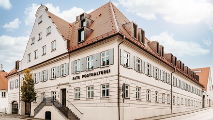 Die Betreiber des Romantik Hotels Alte Posthalterei in Zusmarshausen und des Heimatrestaurants „dahoim“ mussten einen Insolvenzantrag stellen. (Foto: © Alte Posthalterei Zusmarshausen)
Alte Posthalterei Zusmarshausen