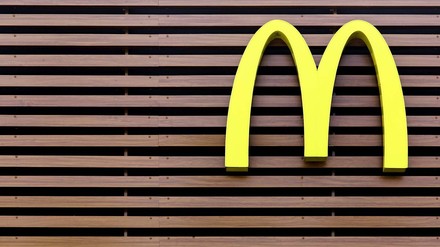 McDonald’s hat mit Havi und Remondis starke Partner zur Entwicklung und Umsetzung eines effizienten Mehrwegsytems gefunden. (Foto: © Ricochet64/stock.adobe.com)
McDonalds Logo
