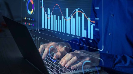 Neuste Studien belegen es: Experten für Digitale Transformation können den Unternehmensumsatz steigern. (Foto: © NicoElNino/stock.adobe.com)
Analyse Computer