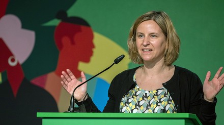 ErnährungsministerinKatrin Eder setzt sich gegen Lebensmittelverschwendung ein. (Foto: © picture alliance/dpa | Harald Tittel)
Katrin Eder.