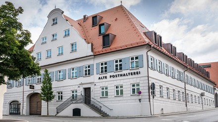 Der neue Pächter der Alten Posthalterei hat den entsprechenden Übernahmevertrag unterzeichnet. (Foto: © Ingo Rack)
Alte Posthalterei in Zusmarshausen