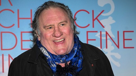 Der französische Schauspieler und Hauptdarsteller Gérard Depardieu bei der Premiere des Films „Der Geschmack der kleinen Dinge“ im Kino Cinema Paris. (Foto: © picture alliance/dpa | Jens Kalaene)
Gérard Depardieu bei der Premiere des Films „Der Geschmack der kleinen Dinge“ im Kino Cinema Paris