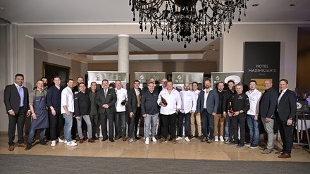 14 Spitzenköche servierten bei der Gourmet Gala „12 Monate 12 Sterne“. (Foto: © Hotel Maximilian’s)
14 Spitzenköche servierten bei der Gourmet Gala „12 Monate 12 Sterne“. (Foto: © Hotel Maximilian’s)