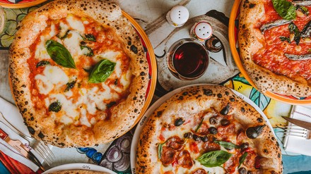 Auch in der neuen Trattoria der Big Mamma Group stehen neapolitanische Pizzen auf der Speisekarte. (Foto: © Johann Pai)
Pizzen