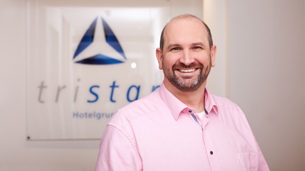 Christian Stein-Kalesky, Head of People & Culture Europe, freut sich über 1.000 Mitarbeiter bei der Tristar-Hotelgruppe. (Foto: © Tristar-Hotelgruppe)
Christian Stein-Kalesky