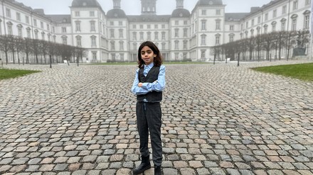 Mikail Akar vor dem Althoff Grandhotel Schloss Bensberg (Foto: © privat)
Mikail Akar