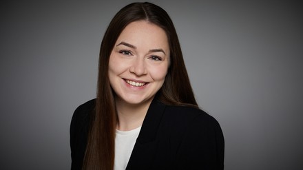 Franziska Hörmann ist die neue Feel Good Managerin im Hotel Vier Jahreszeiten Kempinski München. (Foto: © Hotel Vier Jahreszeiten Kempinski München)
Franziska Hörmann