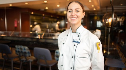 Lea Katharina Belloff, JMT Sous Chefin an Bord der Mein Schiff Flotte (Foto: © sea chefs)
Lea Katharina Belloff