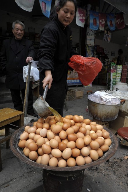 Urin Eier auf einem Streetfood-Markt