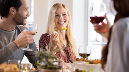 Mehr Gäste, mehr Umsatz? Mit ein paar Marketing-Tricks lässt sich das Geschäft oftmals ganz einfach beleben. (Foto © Ridofranz via Getty Images)