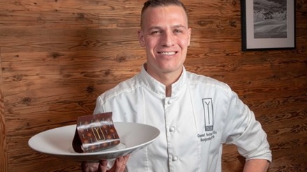 Der Tiroler Haubenkoch Benjamin Parth wird im April 2022 als Gastkoch im Restaurant Ikarus im Hangar-7 in Salzburg agieren. (Foto © Hotel YSCLA)