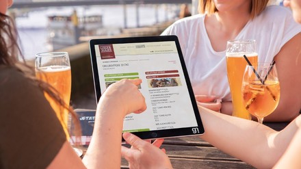 Digitale Speisekarten werden immer beliebter. (Foto: © gastronovi GmbH)
Digitale Speisekarten werden immer beliebter. (Foto: © gastronovi GmbH)